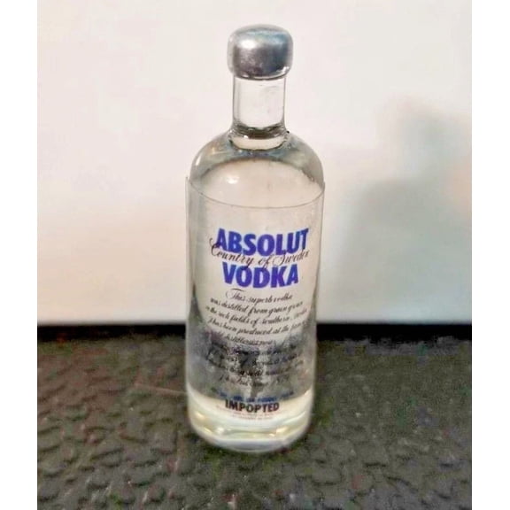 ELARA- Rc 1/10 Scale Miniature Vodka Bottle Alcohol Rock Crawler Truck Garage Accessory