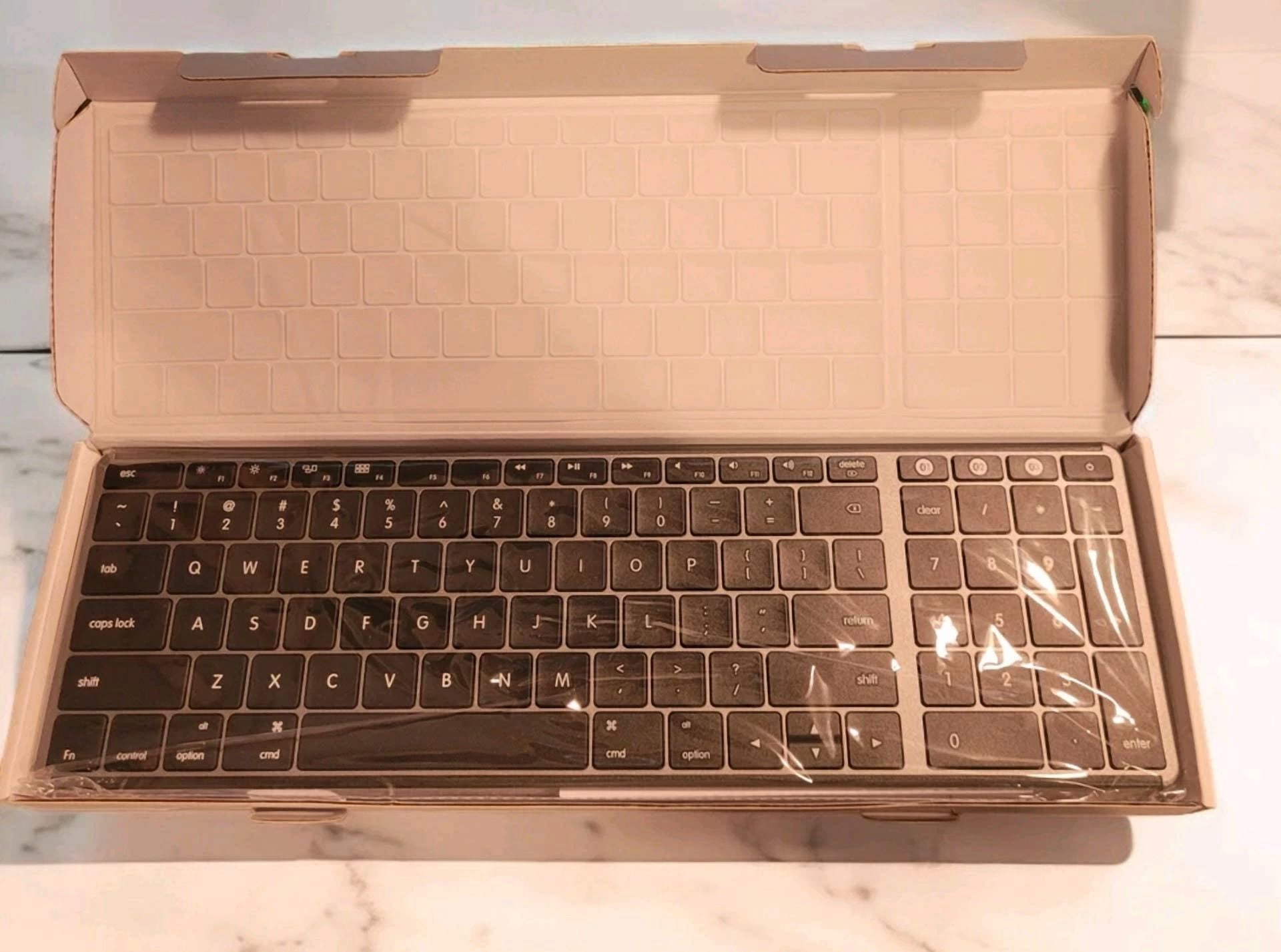 ELVY- 3 Mode Slim Gray Bluetooth Keyboard With Cable Seenda Wireless W Skin