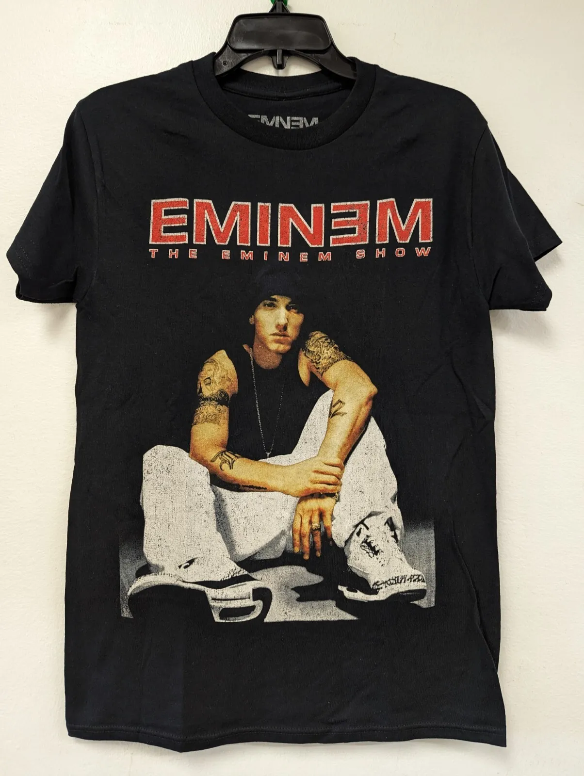 EMINEM - Seated Show Men's T-shirt, Black Color