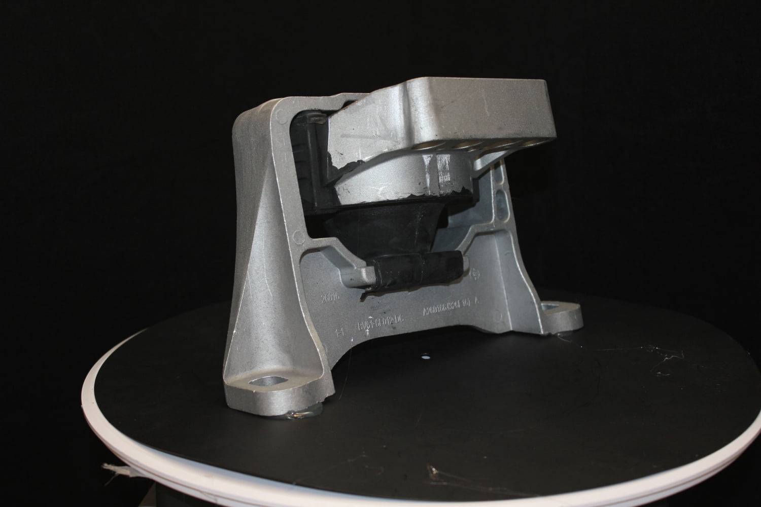 ENGINE MOUNT