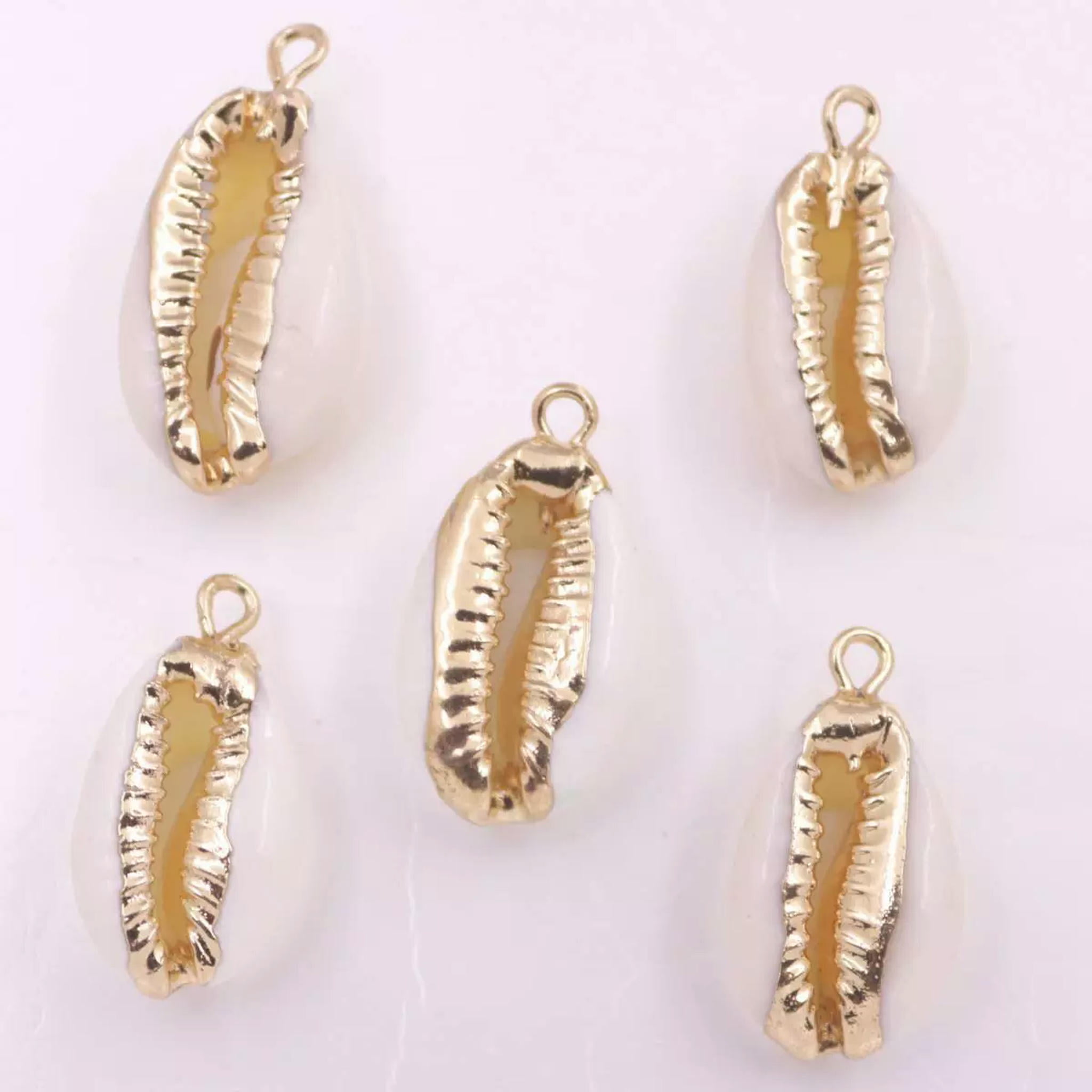 EOEMY 5 Pcs Natural Beige Mother Of Pearl Shell Gold Plating Pendant Charms 17-20mm