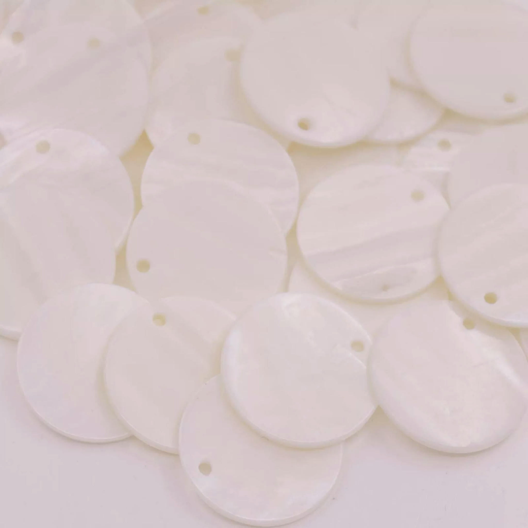EOEMY 50 Pcs 25mm White Mother Of Pearl Round Coin Shell Pendants Loose Beads