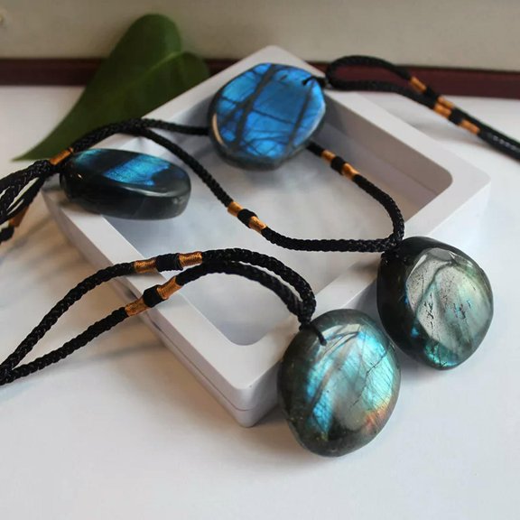 EOEMY 5Pcs Aaa Natural Labradorite Polished Pendant Quartz Crystal Palm Stone Necklace