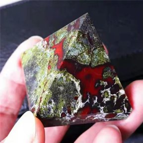 EOEMY Natural Gemstone Quartz Crystal Point Tower Chakra Healing Energy Pyramid Stone-Dragon Blood Quartz