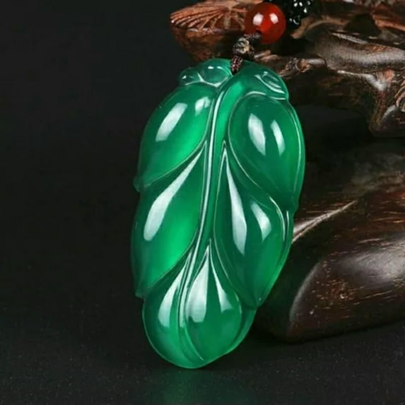 EOEMY Natural Icy Chalcedony Jade Leaf-Shape Green Carved Agate Pendant Necklace