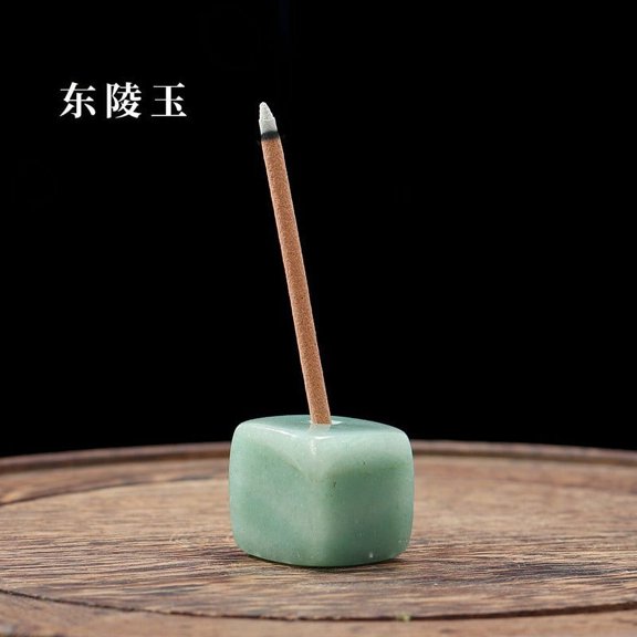 ERDOUY 2 pieces of natural green block crystal raw stone incense holder, natural crystal stone aromatherapy stone ornament, incense burner for Buddha incense base