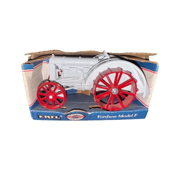 ERTL 1/16 FORDSON MODEL F TRACTOR - NIB- NEVER DISPLAYED