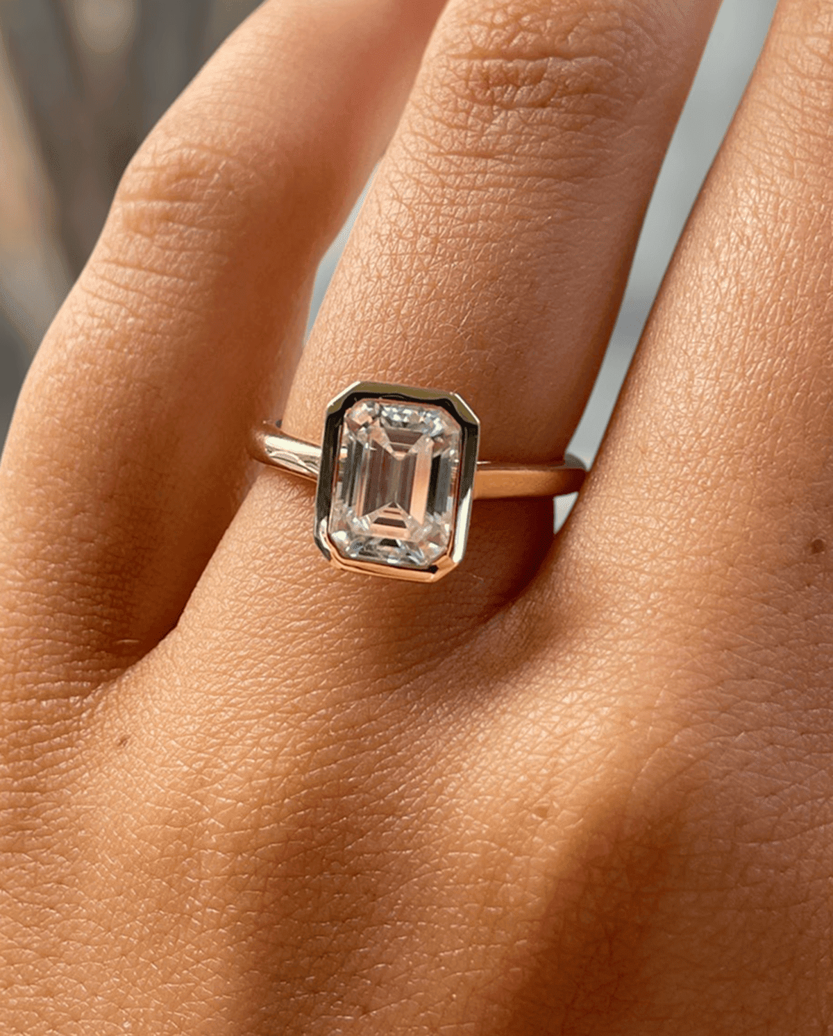 ESTE ORIGIN 2.00Ct Emerald Cut Bezel Set Lab-Grown Diamond Solitaire Engagement Ring in 14K Yellow Gold for Women US 5
