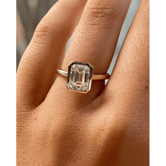 ESTE ORIGIN 2.00Ct Emerald Cut Bezel Set Moissanite Solitaire Engagement Ring in 10K Yellow Gold for Women US 7.5