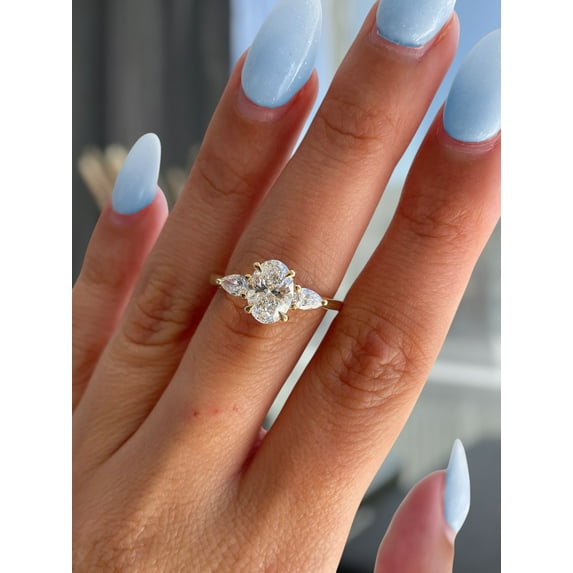 ESTE ORIGIN 2.00Ct Oval Cut Moissanite Trellis Trilogy Engagement Ring – Pear Side Stones, Three-Stone Ring in 18K Rose Gold for Women