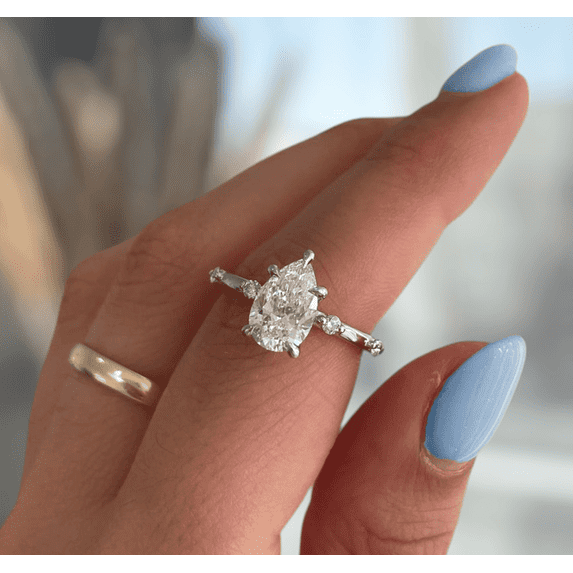 ESTE ORIGIN 2.00Ct Pear Cut Solitaire Lab-Grown Diamond Engagement Ring – Hidden Halo & Round Side Stones in 18K Yellow Gold for Women US 8