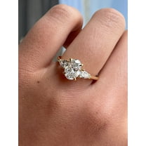 ESTE ORIGIN 2.5ct Oval Lab-Grown Diamond Three-Stone Engagement Ring with Pear-Shaped Side Stones in 10K Yellow Gold for Women – Available in US 6.5.
