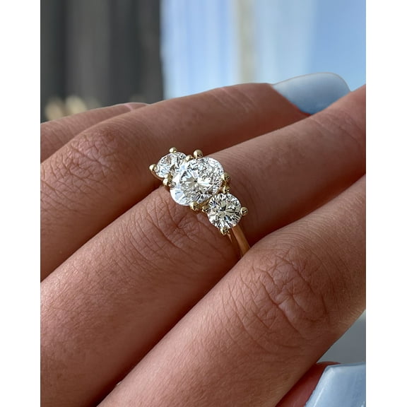 ESTE ORIGIN 3.2ct Oval Moissanite Three-Stone Engagement Ring in 10K Rose Gold Wedding Band for Women is US 7.