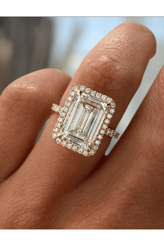 4.00Ct Emerald Cut Lab-Grown Diamond Engagement Ring – Pavé Band, Classic Halo Setting in 18K Yellow Gold for Women US 5