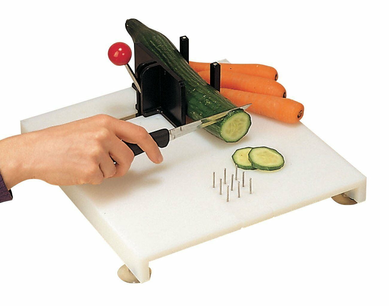 Preparation cutting board for one handed users 
