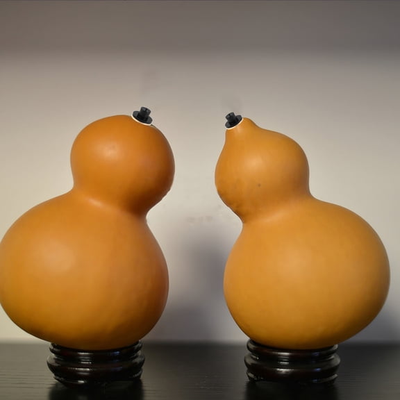 ETHZZLE Silicone Wine Stoppers Gourd Shape Black Copper Plastic for Sealing and Preserving Freshness 1Pcs