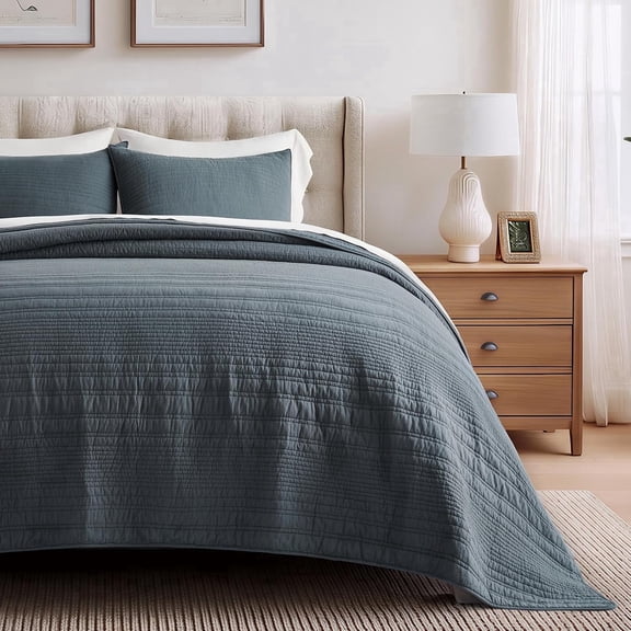 EVERGRACE 100% Cotton Modern Lines Quilt Set Oversized Cal King, Pre-Washed Soft Striped Coverlet Bedspread, 3 Piece Lightweight Bedding Set for All Season, with 2 Pillow Shams, Midnight Blue