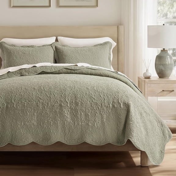 EVERGRACE 100% Cotton Scalloped Quilt Set, King, Light Sage Green