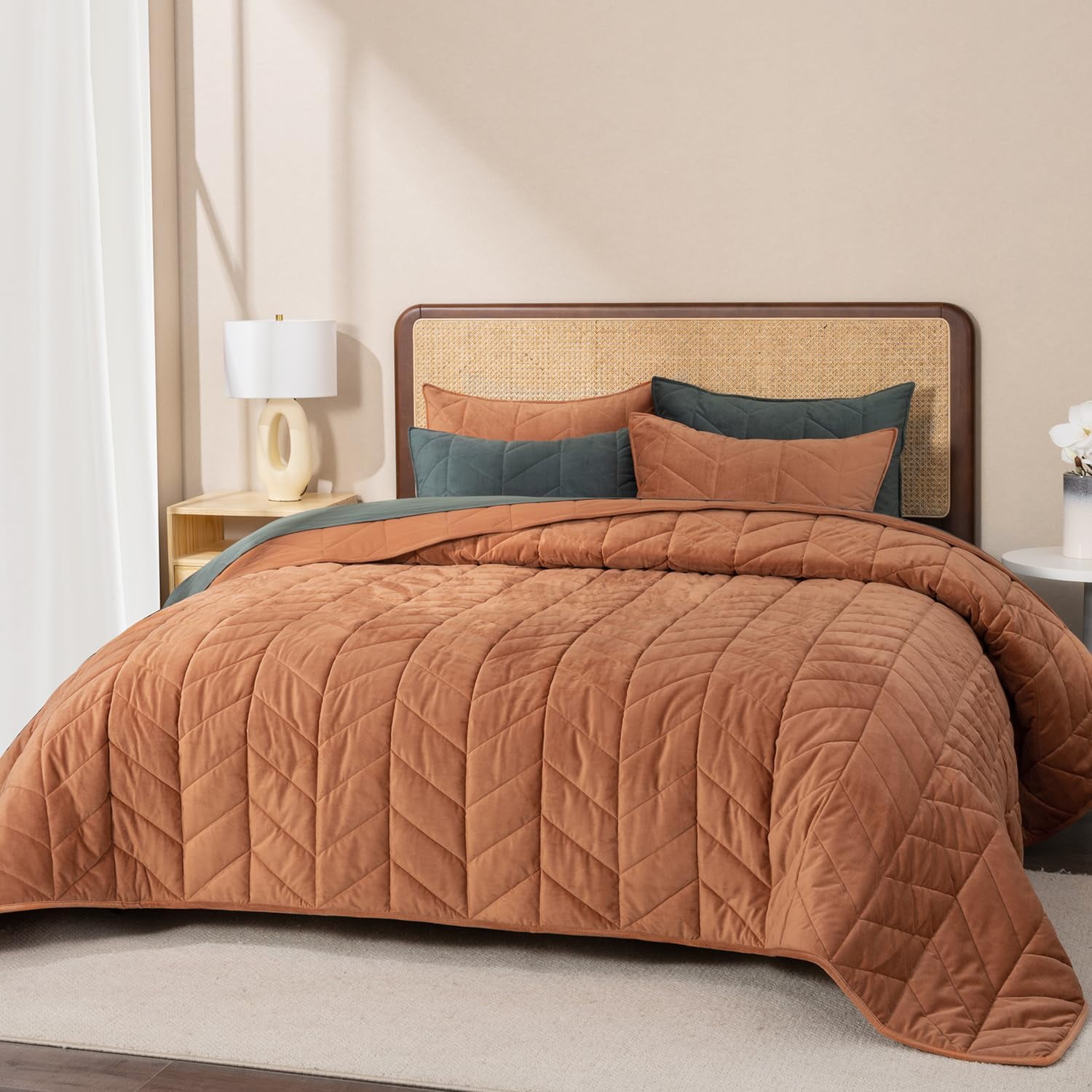 EVERGRACE 3 Pieces Luxurious Velvet King Quilts, Ultra Soft Lightweight Velvet Comforter Set, Matelasse Oversized Bedspread Coverlet for All Season with 2 Shams, Burnt Orange, 108''x96''