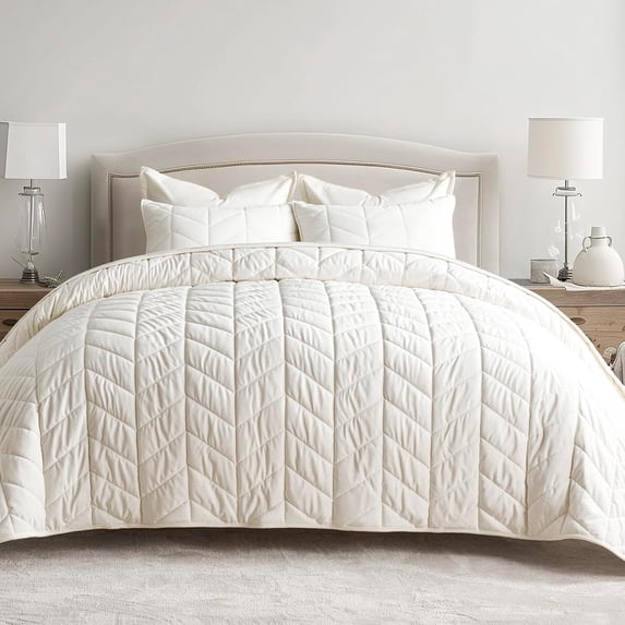 EVERGRACE 3 Pieces Luxurious Velvet King Quilts, Ultra Soft Lightweight Velvet Comforter Set, Matelasse Oversized Diamond Bedspread Coverlet for All Season with 2 Shams, Cream White, 108''x96''