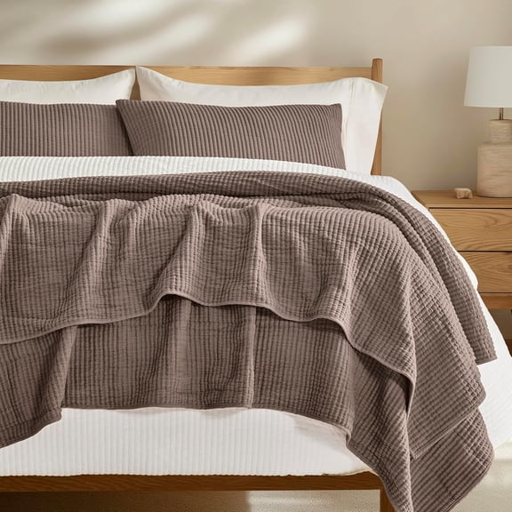 EVERGRACE Cotton Coverlet Set King Size 3 Pieces, Lightweight Soft Ribbed Matelassé Bedspread Quilt Set, Cozy Oversized Quilted Bedding Set with 2 Pillow Shams for All Seasons, Mocha Brown