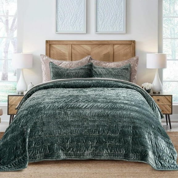 EVERGRACE Luxury Ruched Velvet Quilt Queen Size, Ultra Soft Bedspread Coverlet Set, Lightweight Velvet Comforter, Quilted Bedding Cover with 2 Matching Shams for All Season, Dark Green