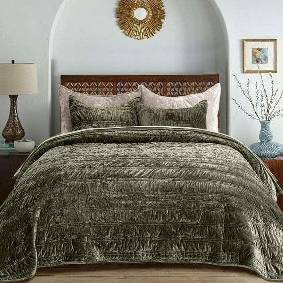 EVERGRACE Luxury Ruched Velvet Quilt Queen Size, Ultra Soft Bedspread Coverlet Set, Lightweight Velvet Comforter, Quilted Bedding Cover with 2 Matching Shams for All Season, Olive Green