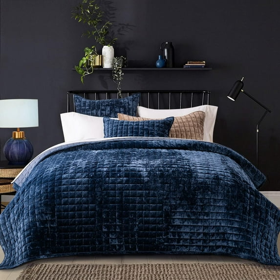 EVERGRACE Luxury Velvet Quilt Set King Size, Lightweight Velvet Comforter Set, Oversized Bedspread Coverlet Quilted Bedding Set, with 2 Matching Pillow Shams, for All Season, Navy Blue
