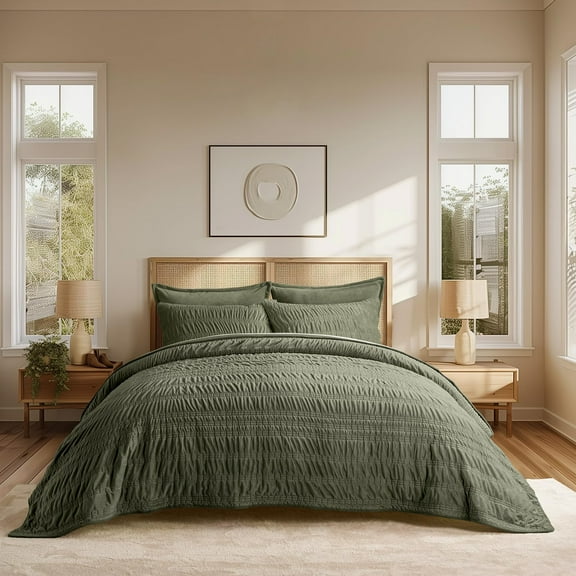 EVERGRACE Velvet Quilt Queen Size, Luxury Velvet Bedding Set, Ultra Soft Ruched Quilt Sets, Lightweight Comforter Vintage Textured Bedspread Coverlet with 2 Shams for All Season, Olive Green