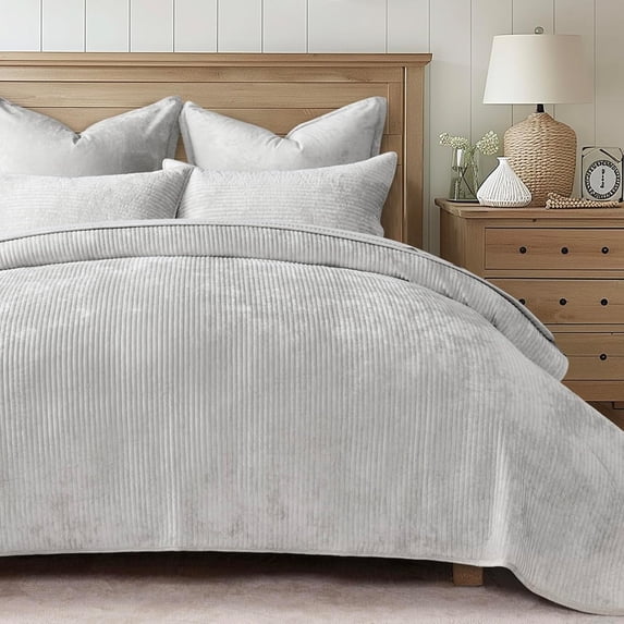 EVERGRACE Velvet Quilt Set Queen Size, Luxurious Soft Quilted Bedding Sets, Lightweight Velvet Comforter for All Season, Striped Channel Bedspread Coverlet with 2 Shams, Frost Gray
