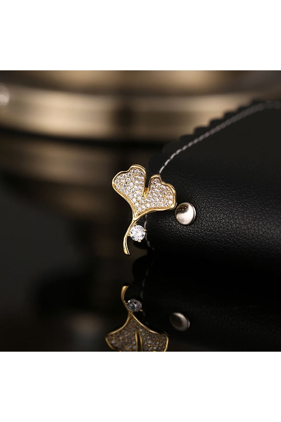 Ginkgo Leaf Brooch in -Tone Metal, Lightweight Copper Pin Accessory for Conferences, Events, and Special Occasion Decoration