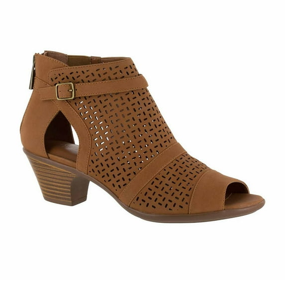Easy Street Carrigan Sandals (Women)