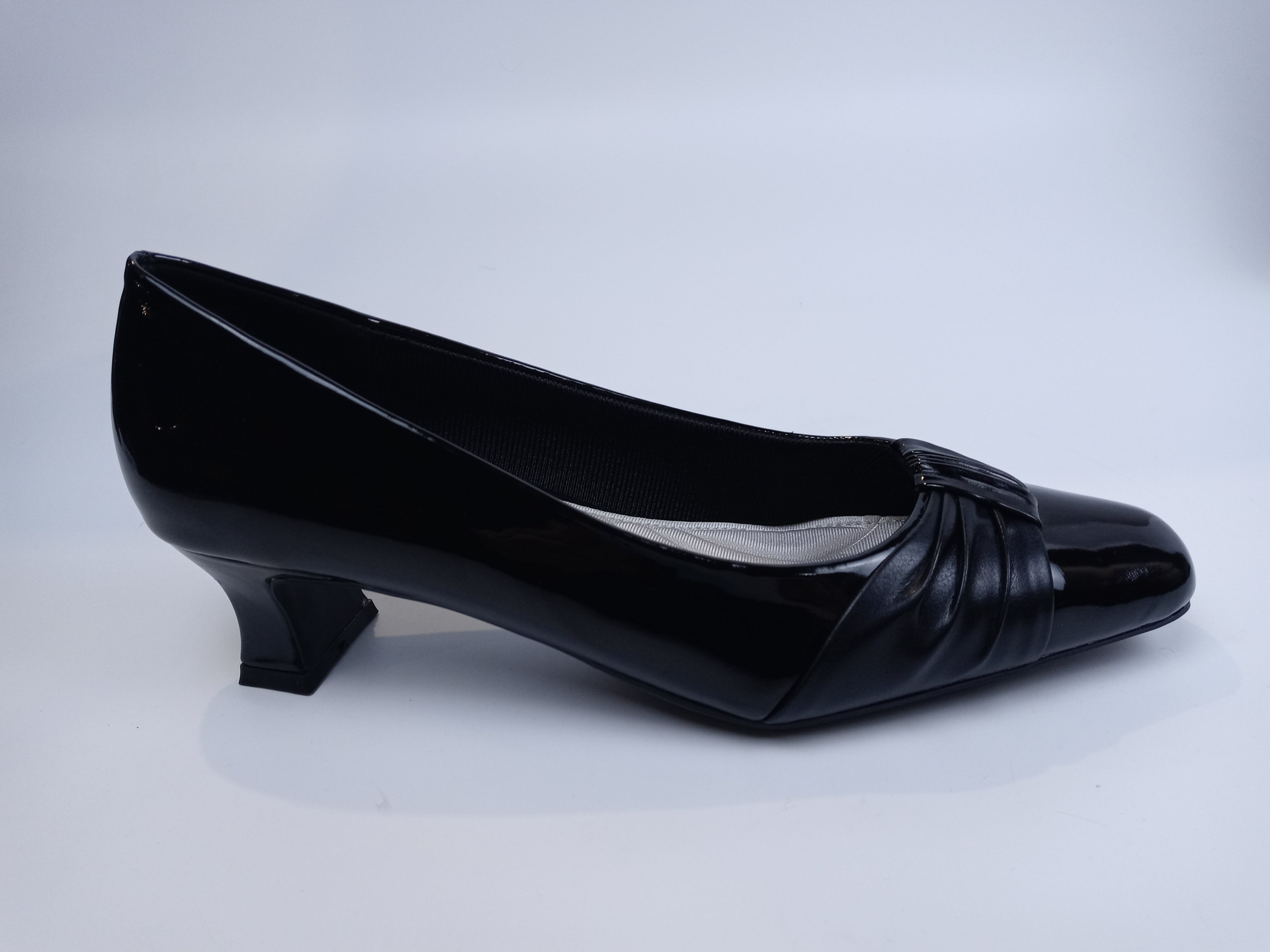 Easy street outlet waive pumps