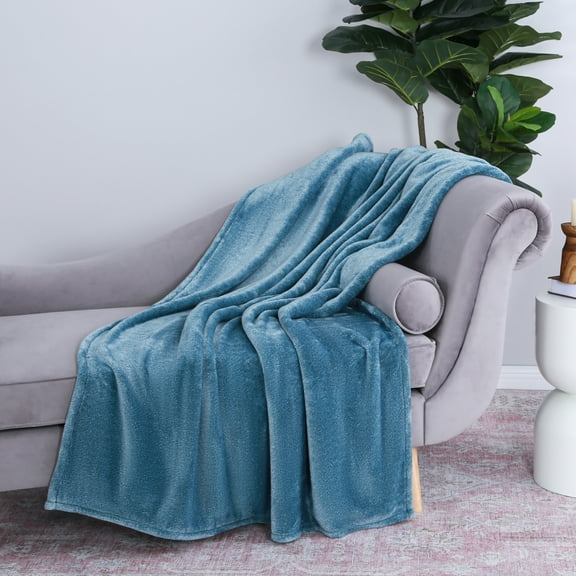 EcoThread™ Plush Heathered Soft Oversized Throw Blanket, Teal