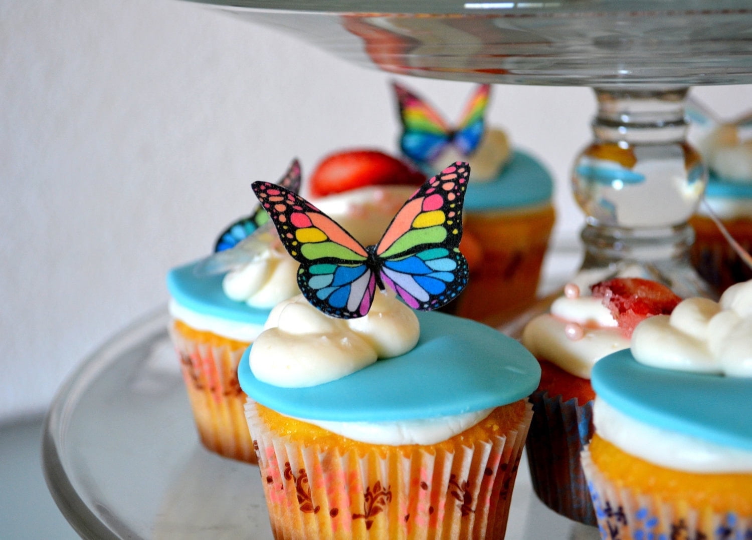 SUGAR ROBOT Edible Butterflies - Small Rainbow Monarchs Set of 24 - Cake and Cupcake Toppers, Decoration