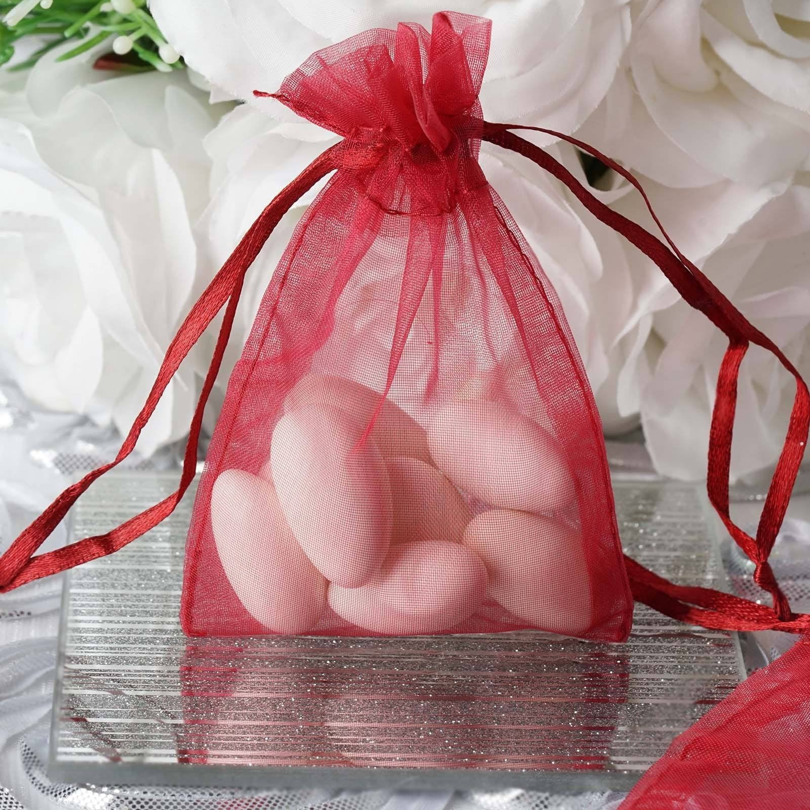 100 Sacchetti Porta Regalo In Organza Con Farfalla, Chiusura A Cordoncino, Per Bomboniere E Matrimoni (3 Misure)