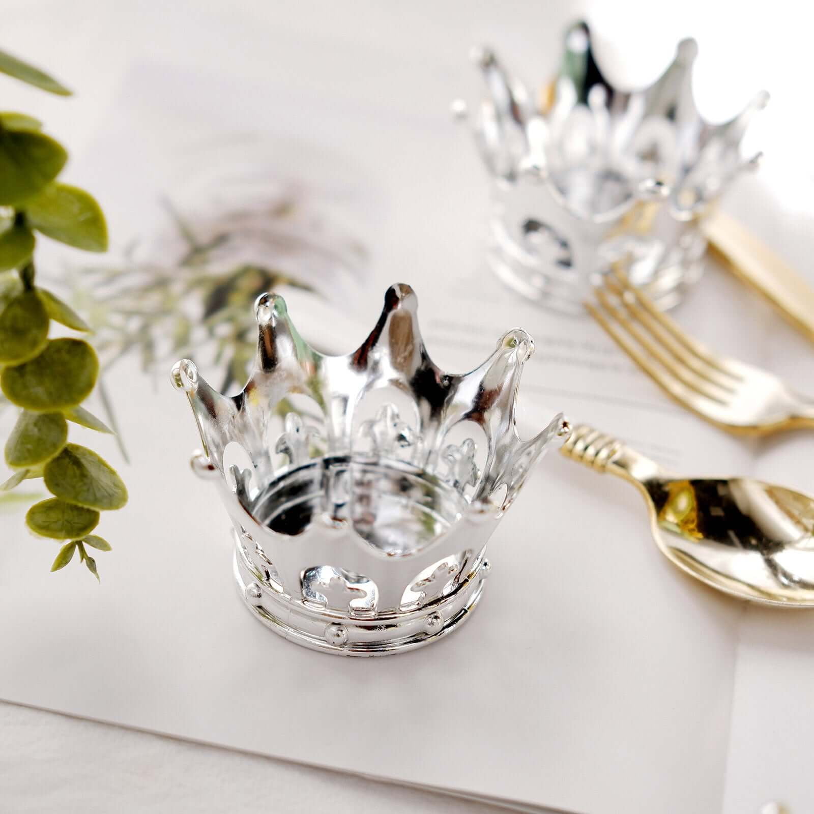 Crown wedding favors | Beachweddingtips.com