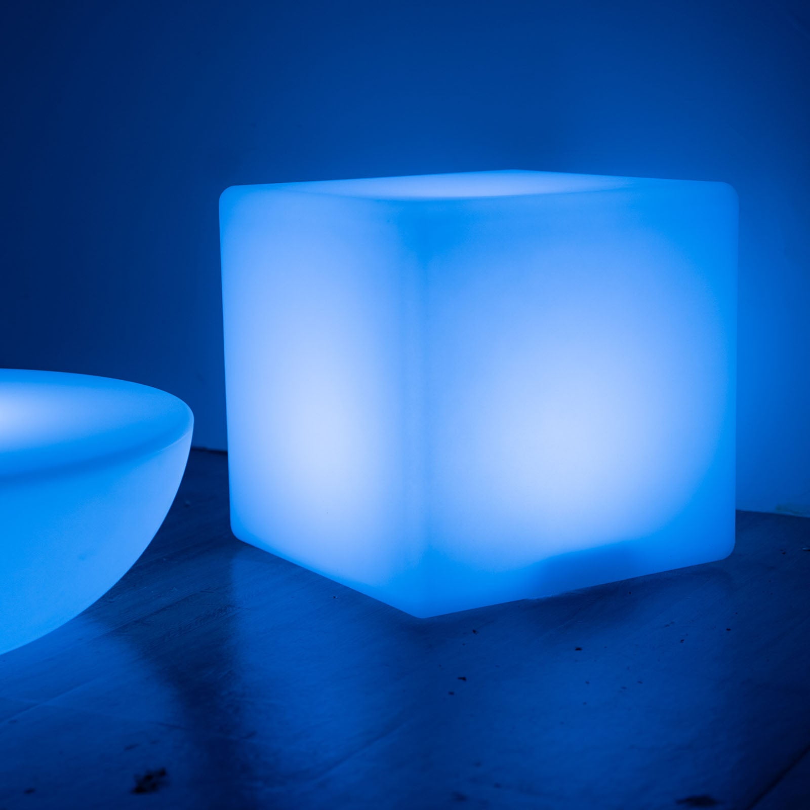 Efavormart 15.5" Cordless LED Rechargeable Light Cube Illuminated Furniture Stool - Color Changing, Waterproof with Accessory Bag
