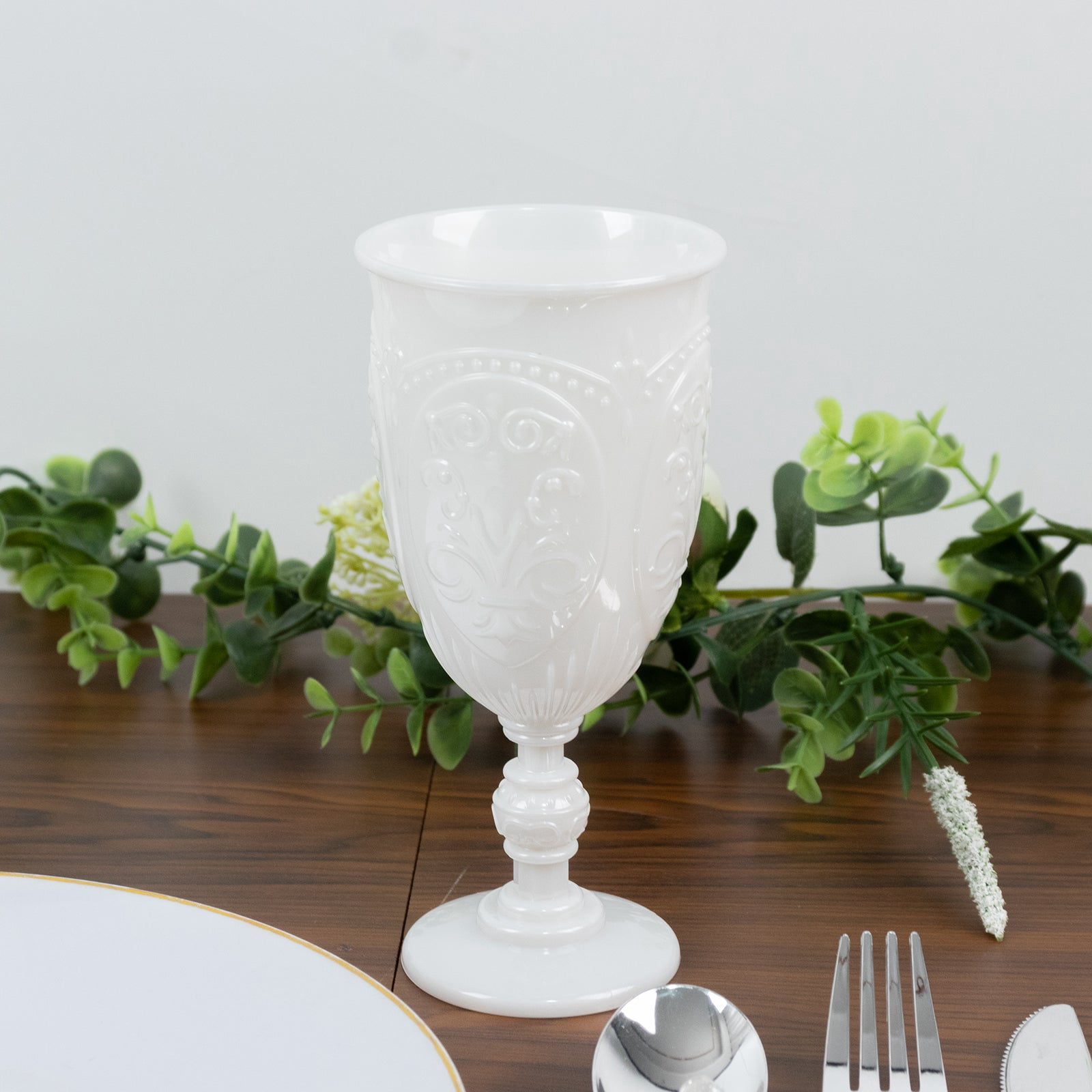 Efavormart 24-Pack Plastic Vintage Goblets – 10oz Pearl White Retro Embossed Wine Glasses, Elegant Water & Juice Cups - 7" Tall