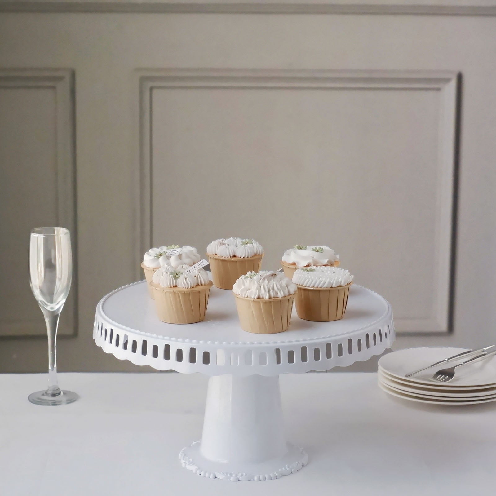 Efavormart 4 Pack 13" White Round Pedestal Footed Reusable Plastic