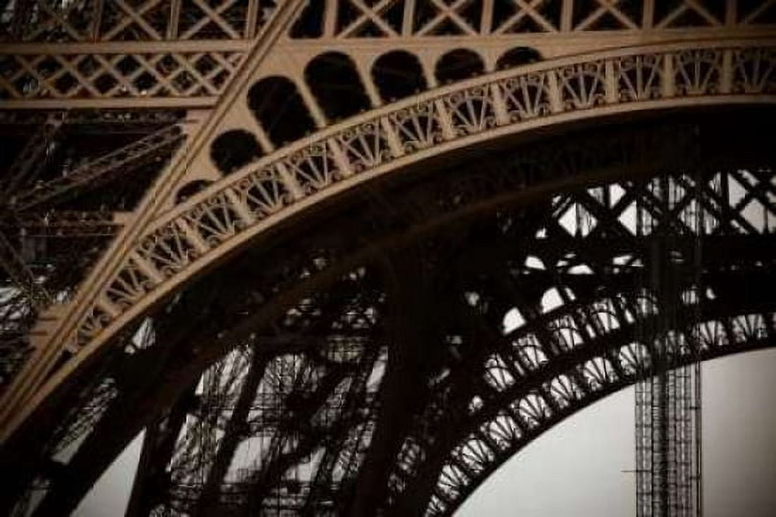 Eiffel Tower Arc I Canvas Art - Erin Berzel (12 x 18)