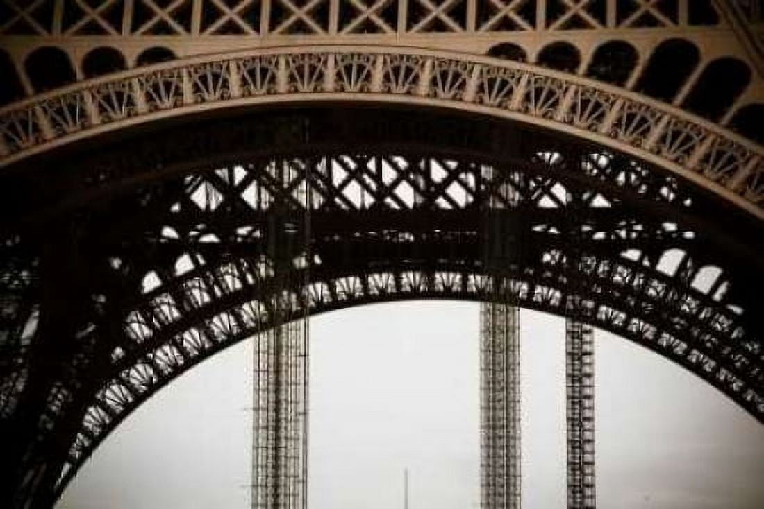 Eiffel Tower Arc II Canvas Art - Erin Berzel (12 x 18)