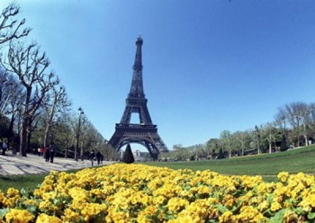 Eiffel Tower Paris France Canvas Art - Bill Bachmann DanitaDelimont (36 x 24)