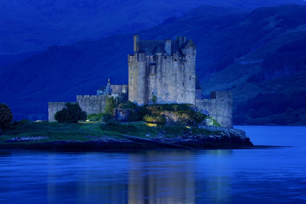 Eilean Donan Castle In Scotland Canvas Art - Don Hammond Design Pics (17 x 11)
