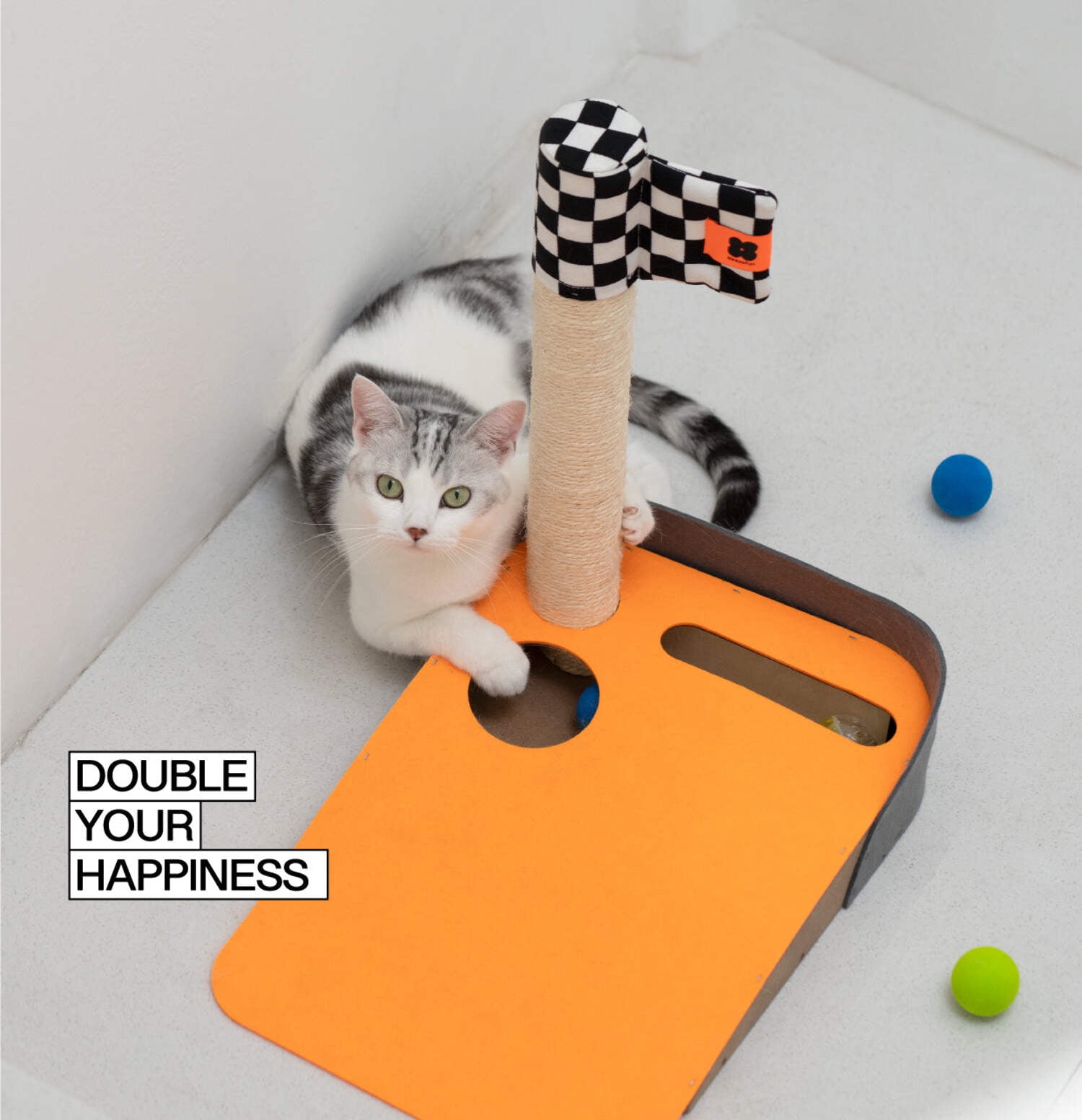 Elassy Golf Themed Putting Green Cat Tree with Scratching Post, 18 Degree Slope, 3 Colorful Balls  Hole in ONE Game, Fun Golf Gifts