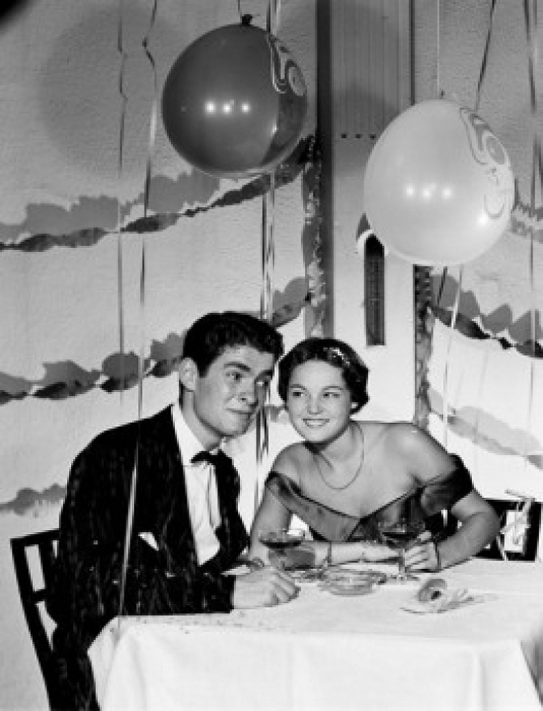 Elegance couple at party Canvas Art - (18 x 24)