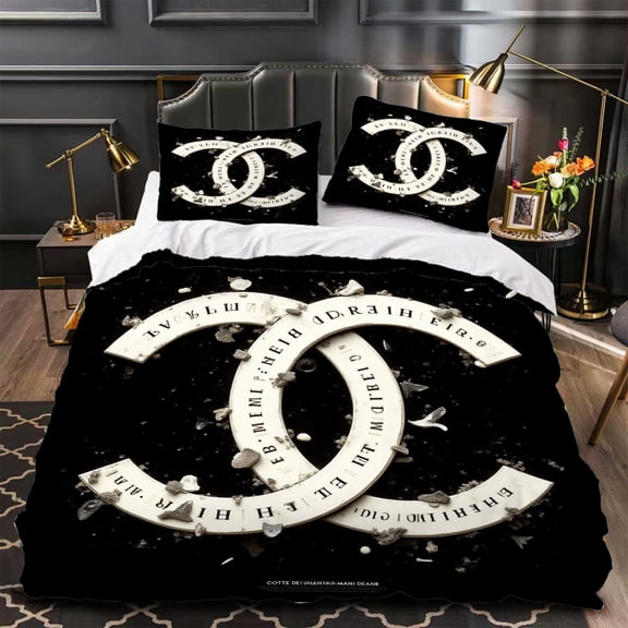 Elegant 3-Piece Duvet Cover Set with Striking Interlocking ' C ' Russian Text - Luxurious Black & White Design for Modern Bedrooms