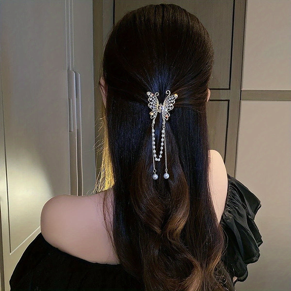 Elegant Butterfly Hair Claw Women's Tassel Hair Clip - Stylish women's hair accessory, perfect for any hairstyle