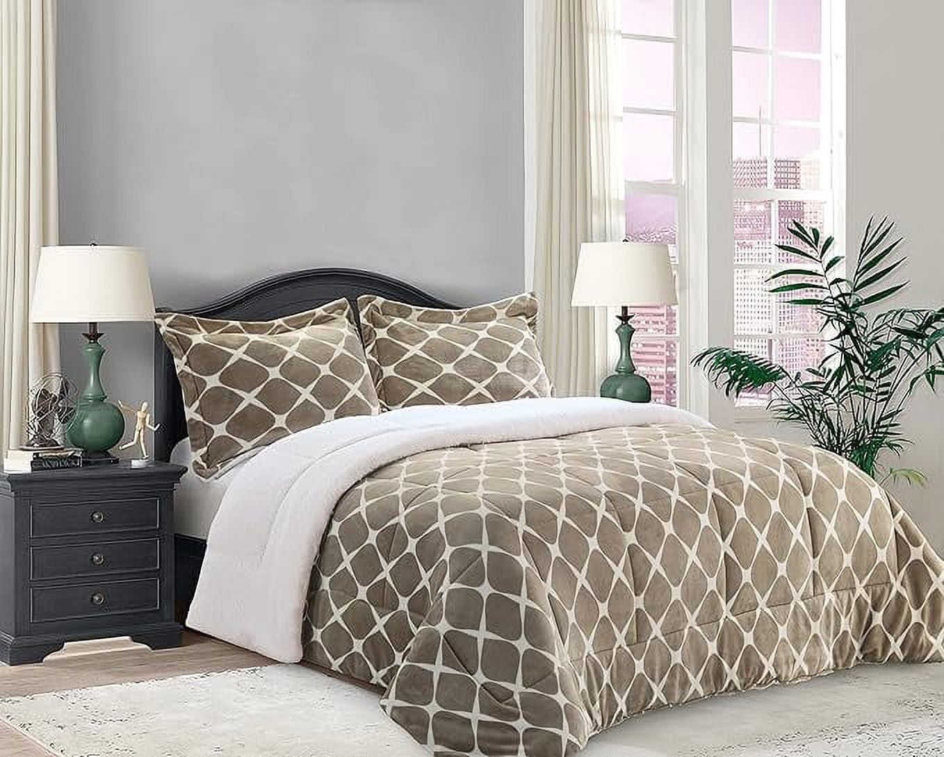 Elegant Comfort 3-Piece Luna Ogee Pattern Collection, Reversible Sherpa Comforter, Soft, Breathable & comfy Fabric, High Quality Micro-Suede, Ogee Pattern Sherpa Comforter, King, Autumn Taupe