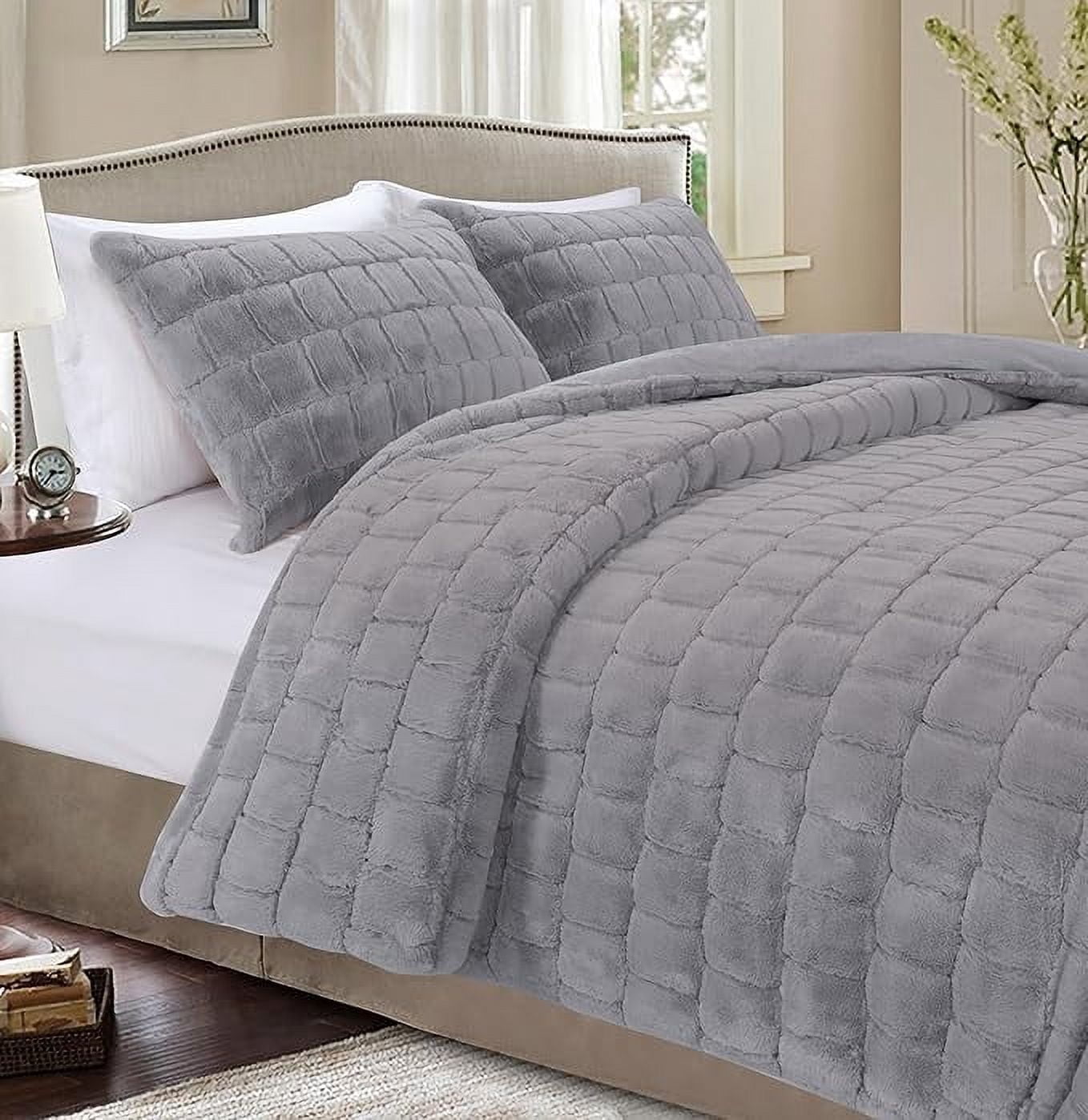 Elegant Comfort Bedding Set 3-Piece Faux Rabbit Fur Comforter Set - All Season Warm Down Alternative , Plush Micro-Mink 3PC Bedding Set with Matching Shams, King, Gray